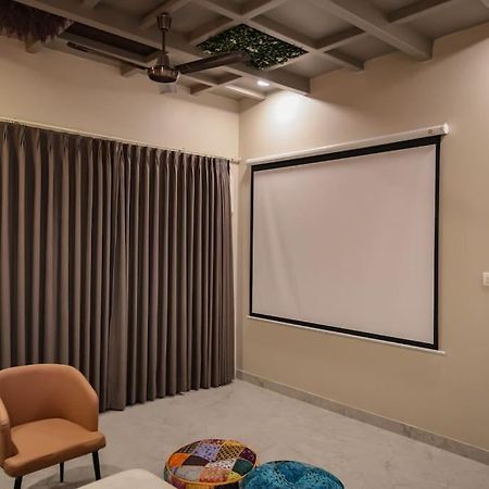 Saiba Outhouse- 4 Bed Room- Pool- Theatre- Partyhall- Garden & Terrace Sitting Area Jaipur Exterior foto
