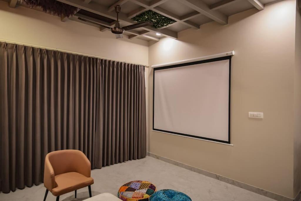 Saiba Outhouse- 4 Bed Room- Pool- Theatre- Partyhall- Garden & Terrace Sitting Area Jaipur Exterior foto